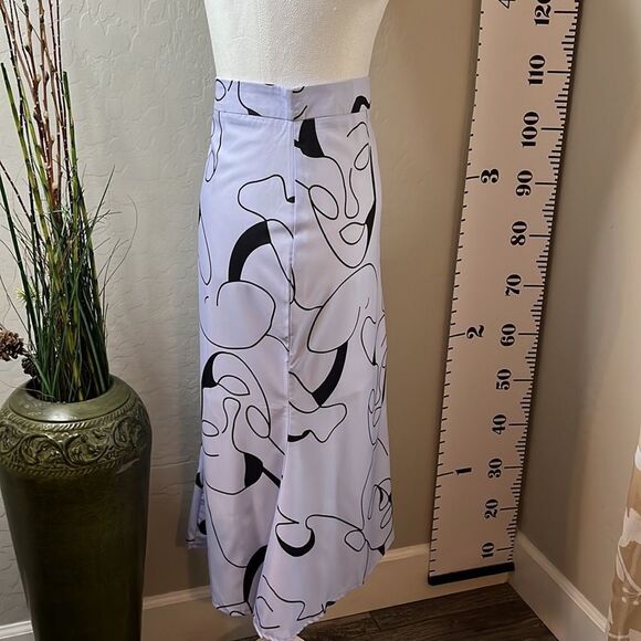 SHEIN Curve drama face print skirt back zipper half lined flared bottom Size 1X - Picture 6 of 11